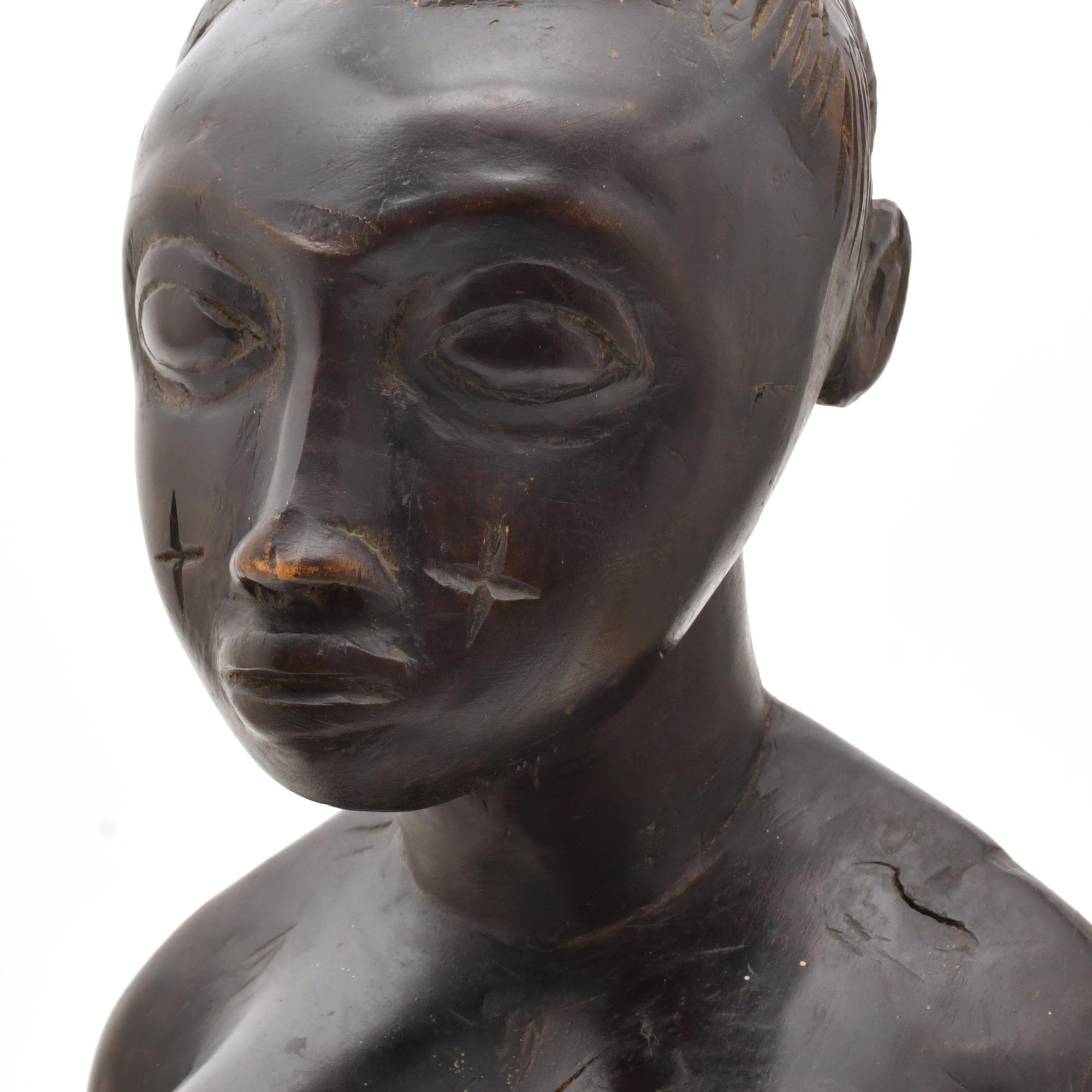 ESCUELA AFRICANA, SIGLO XX.   Figura femenina.