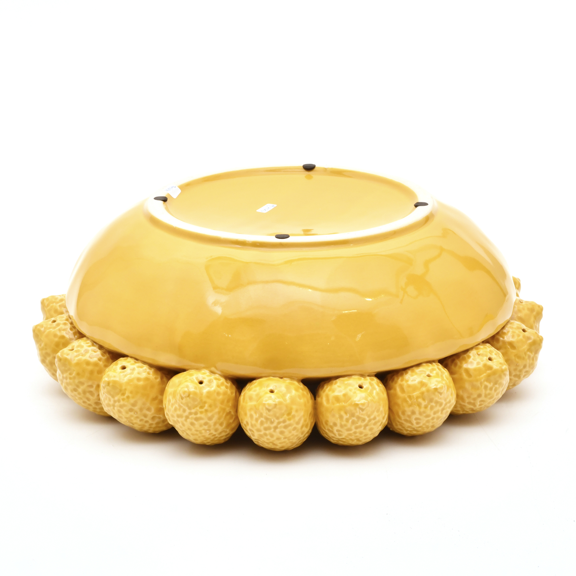 SIGUIENDO MODELOS DE BORDALLO PINHEIRO. Pareja de centros d