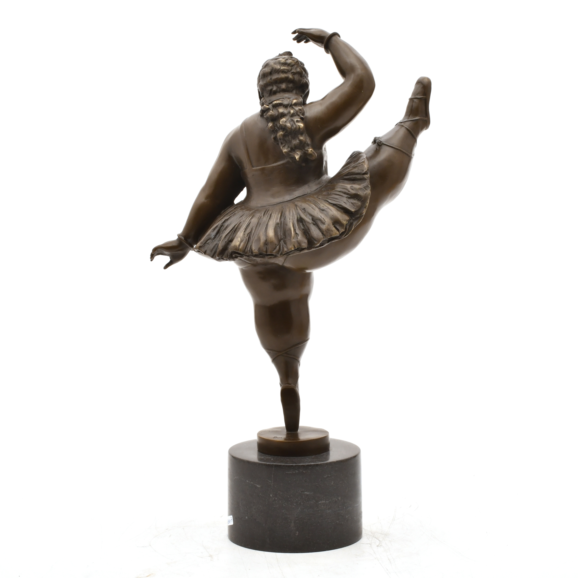 SIGUIENDO MODELOS DE FERNANDO BOTERO. Bailarina.