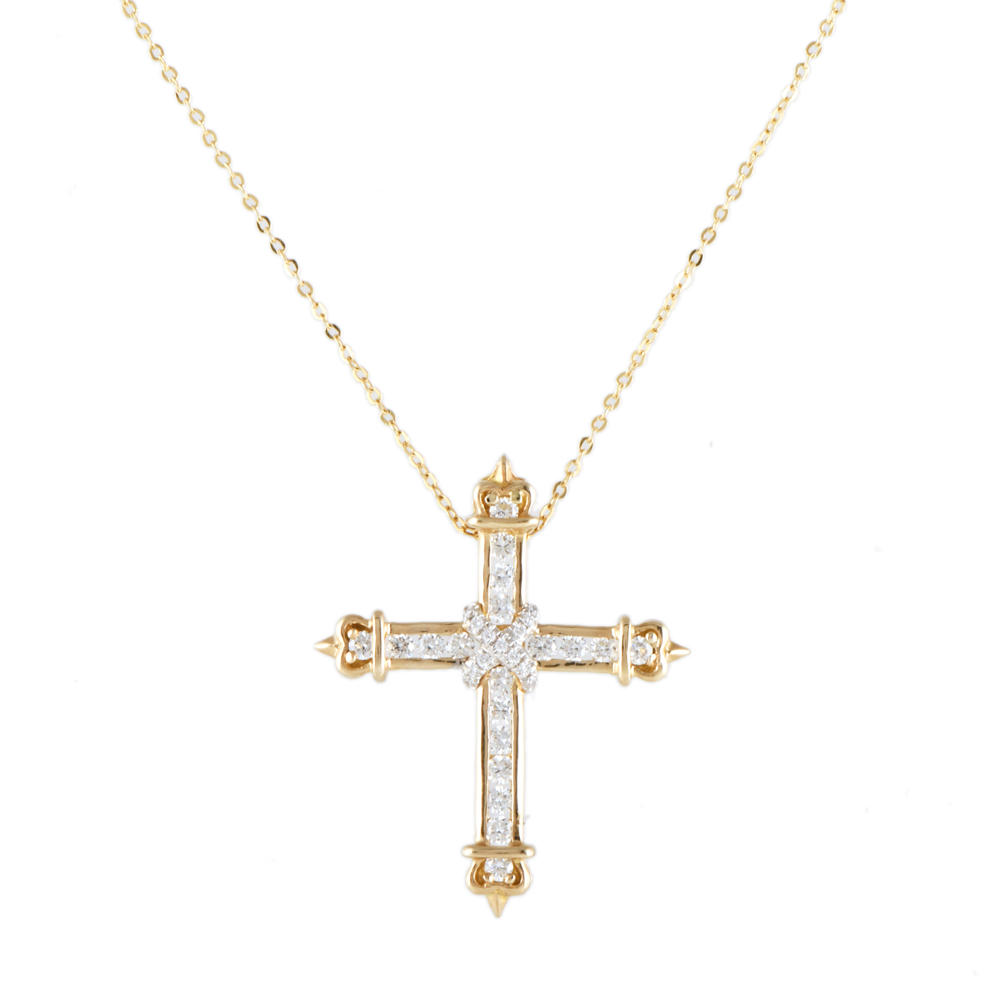 Collar con crucifijo con diamantes.