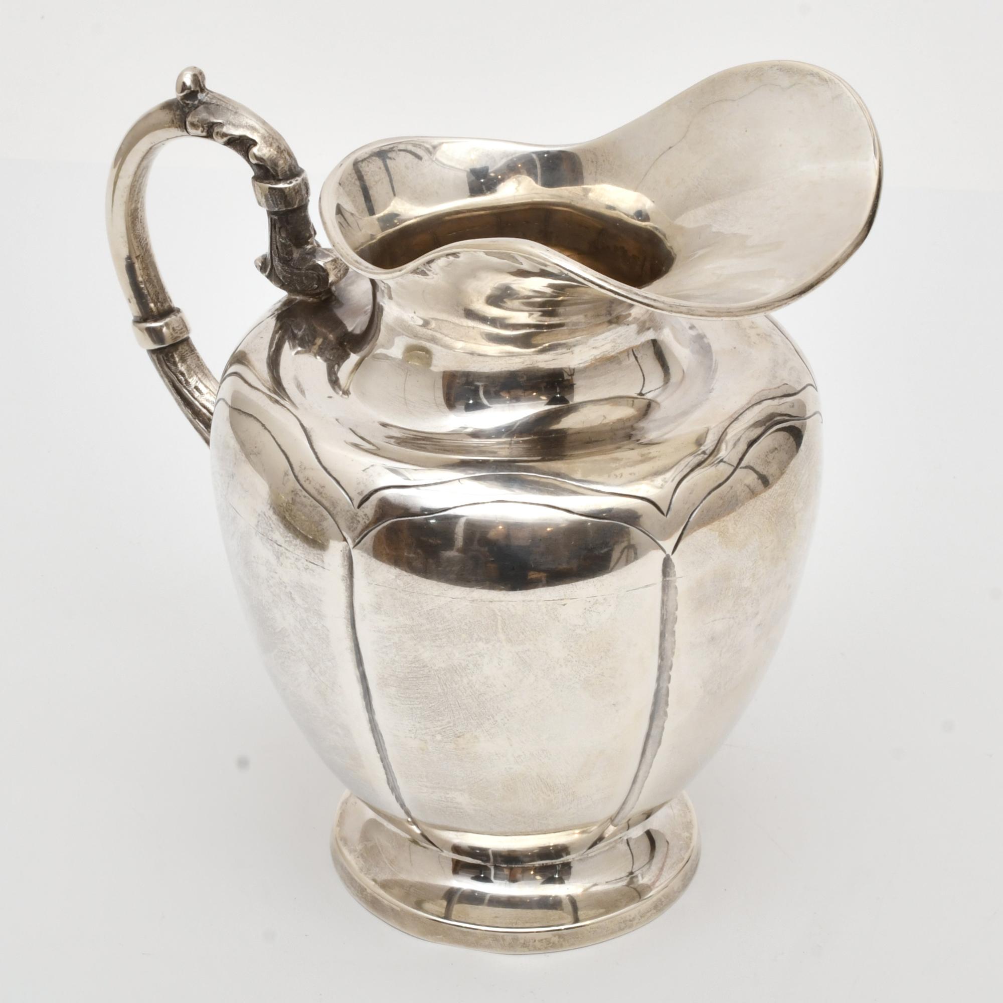 ESCUELA MEJICANA, SIGLO XX. Jarrón con plato.