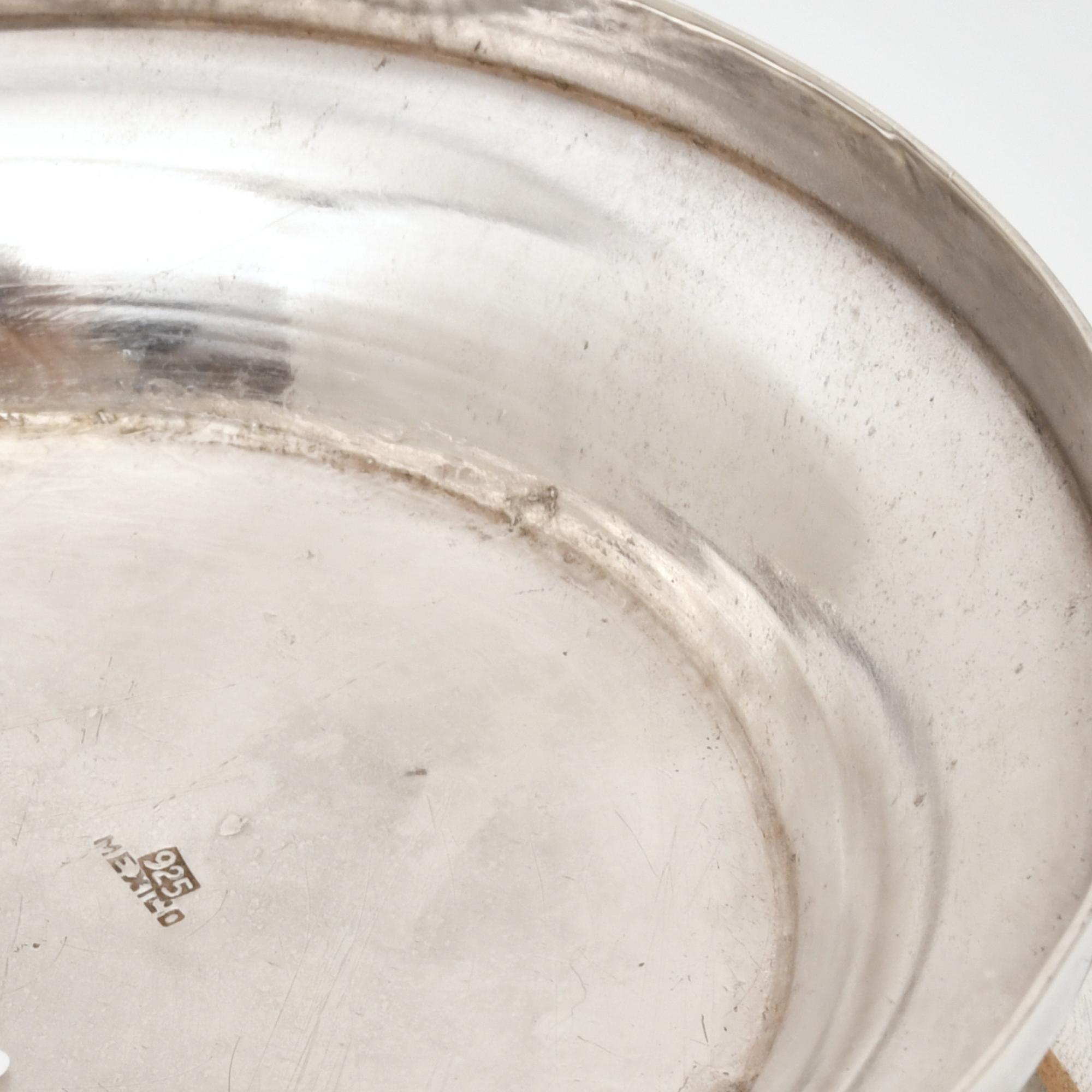 ESCUELA MEJICANA, SIGLO XX. Jarrón con plato.