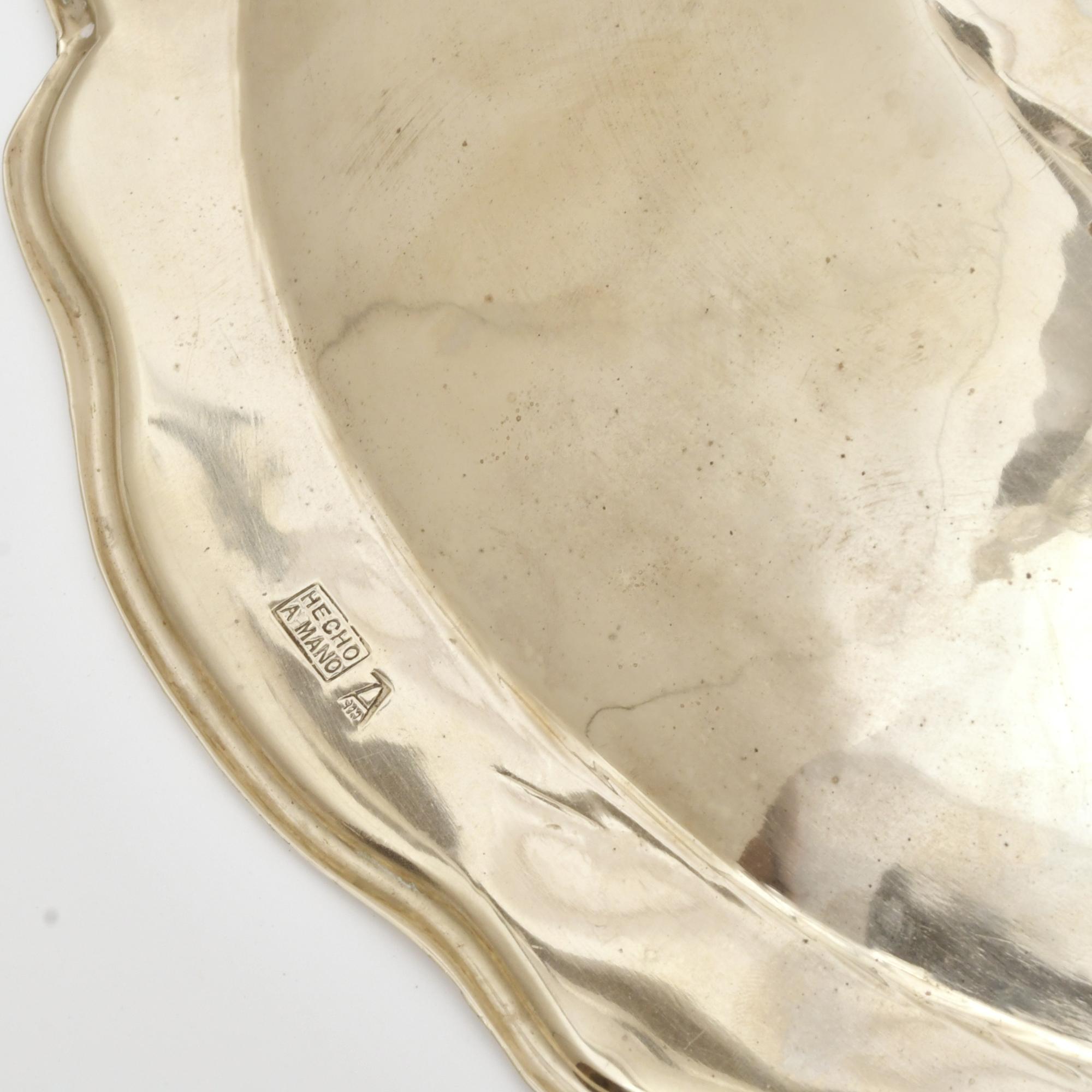 ESCUELA MEJICANA, SIGLO XX. Jarrón con plato.