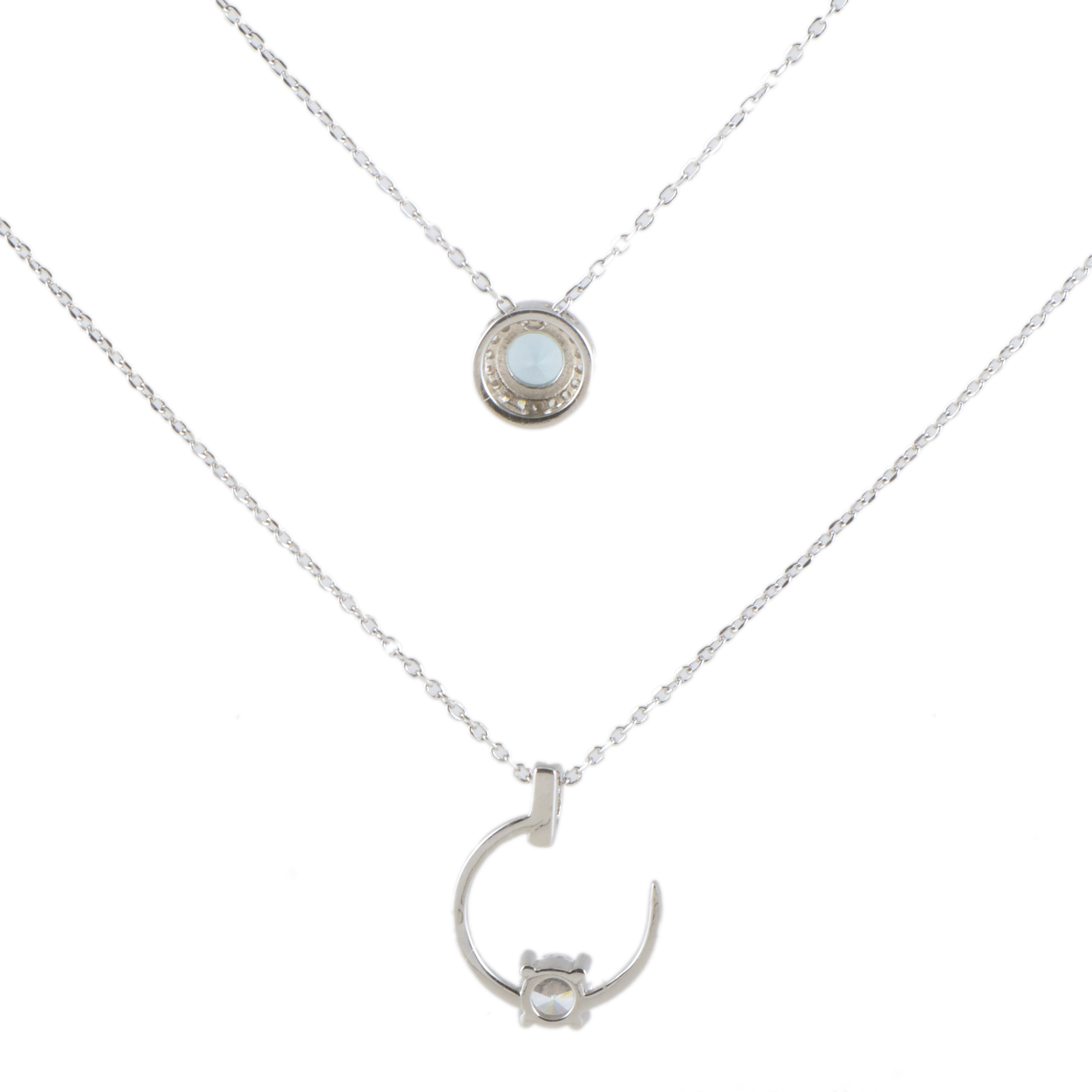 Lote de dos collares con colgante con circonitas.