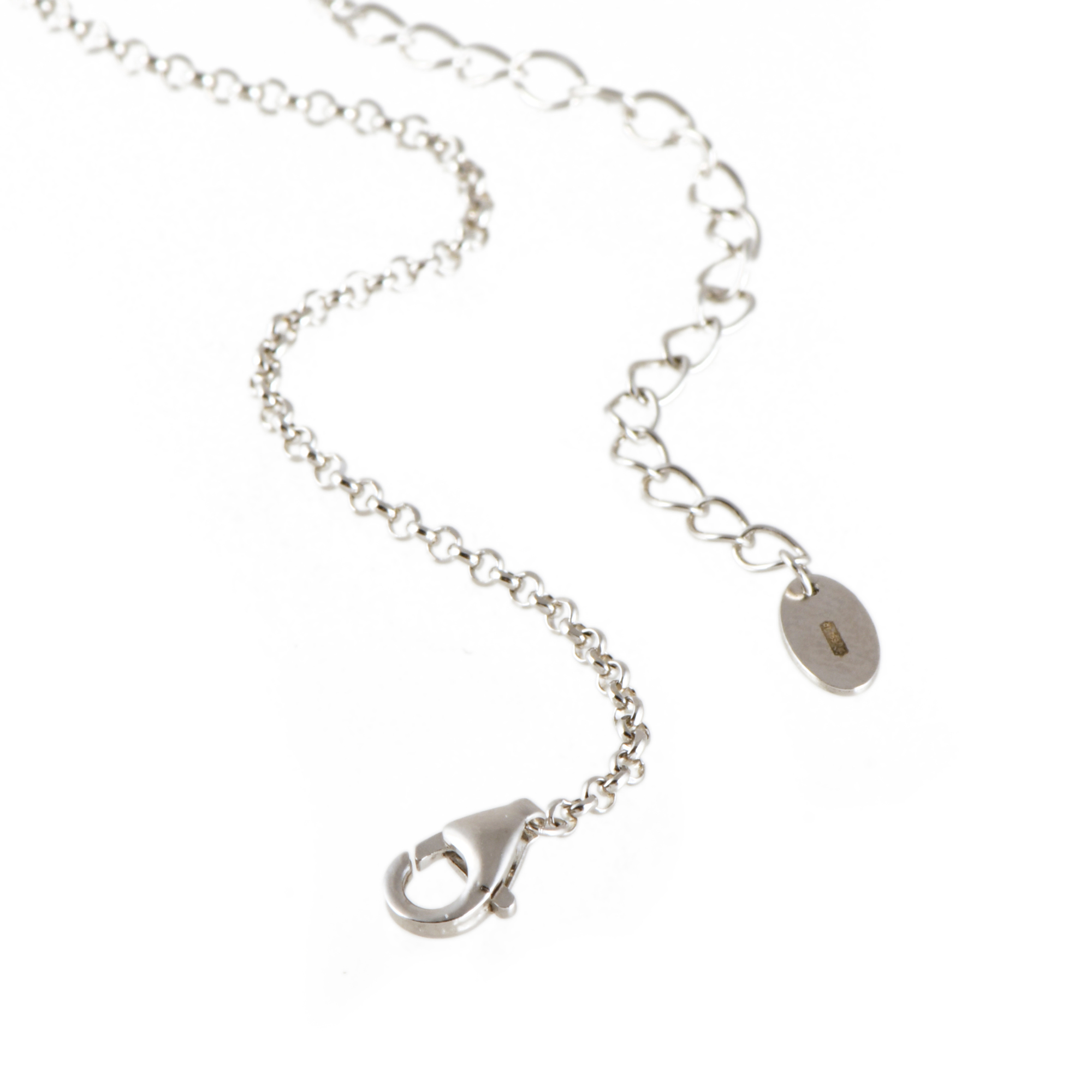 Collar con cruz colgante con circonitas.