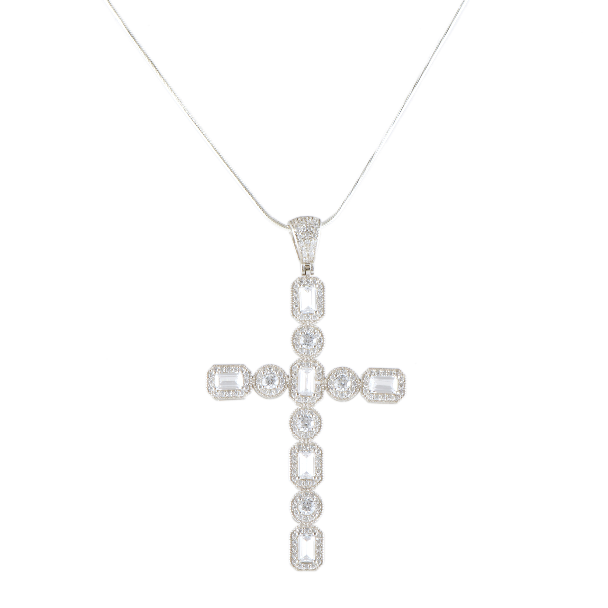 Collar con cruz colgante con circonitas.