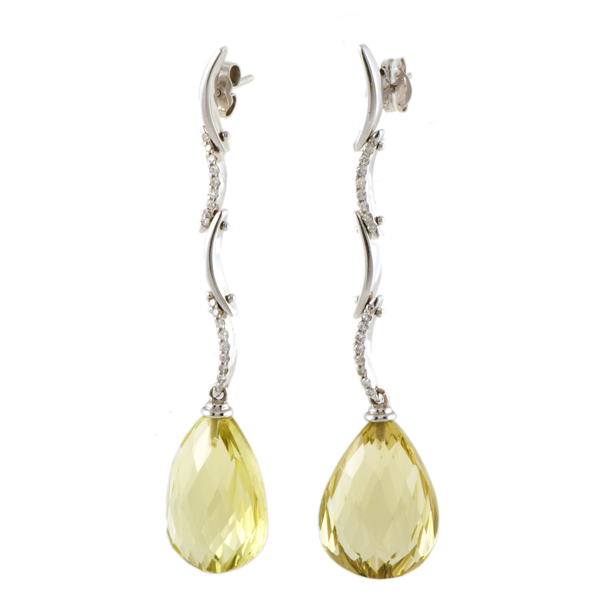 Pendientes largos con topacios verdes y diamantes.